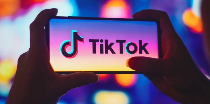 Logo TikTok telefona